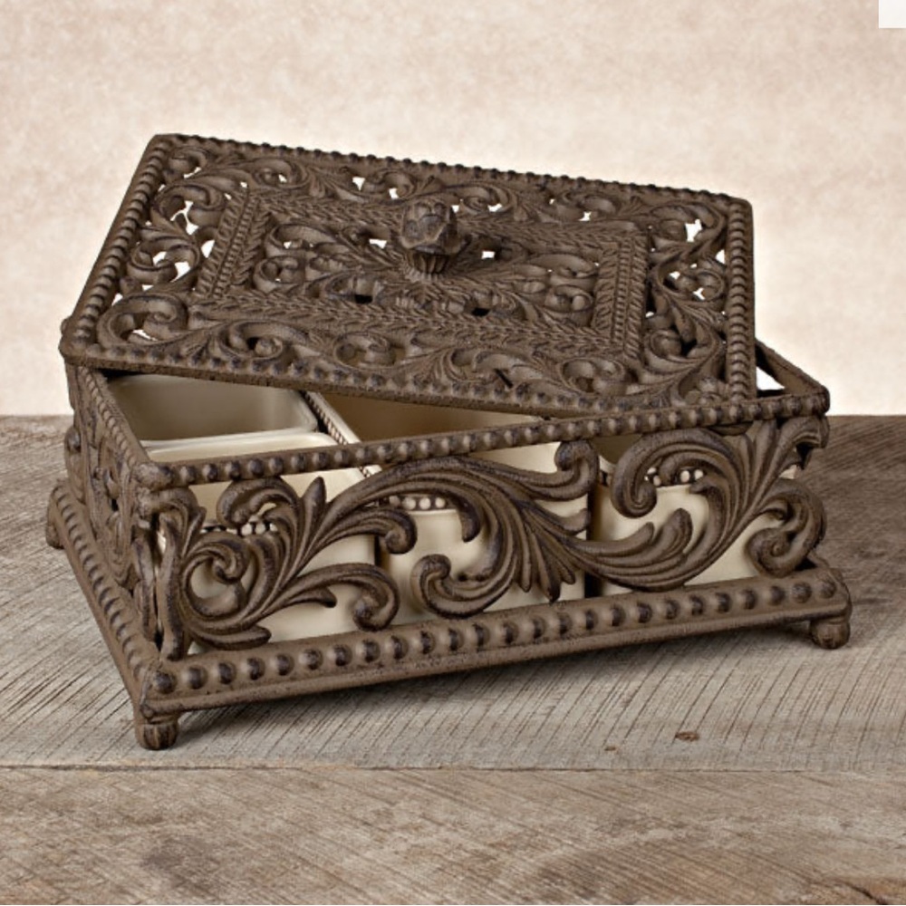 GG Collection Cream Ceramic Sectioned and Acanthus Leaf Metal Tea Box